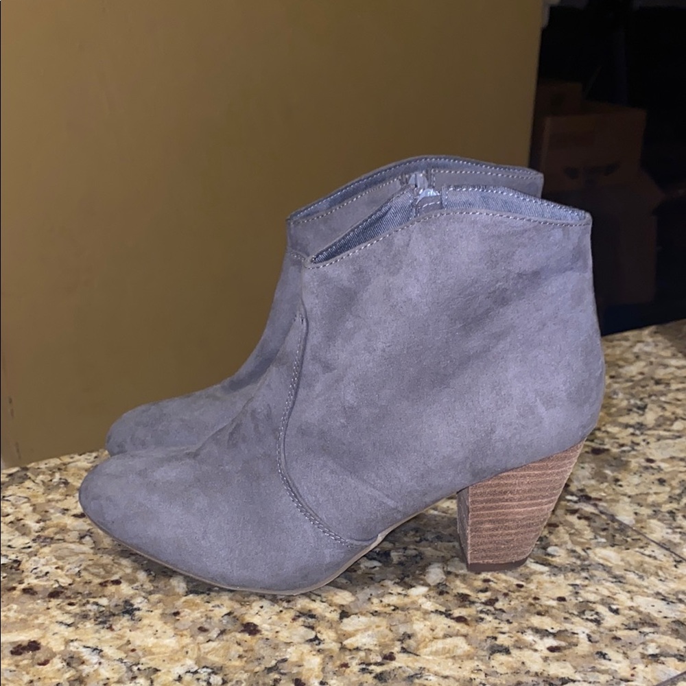 Report Gray Suede ankle booties size 9 1/2